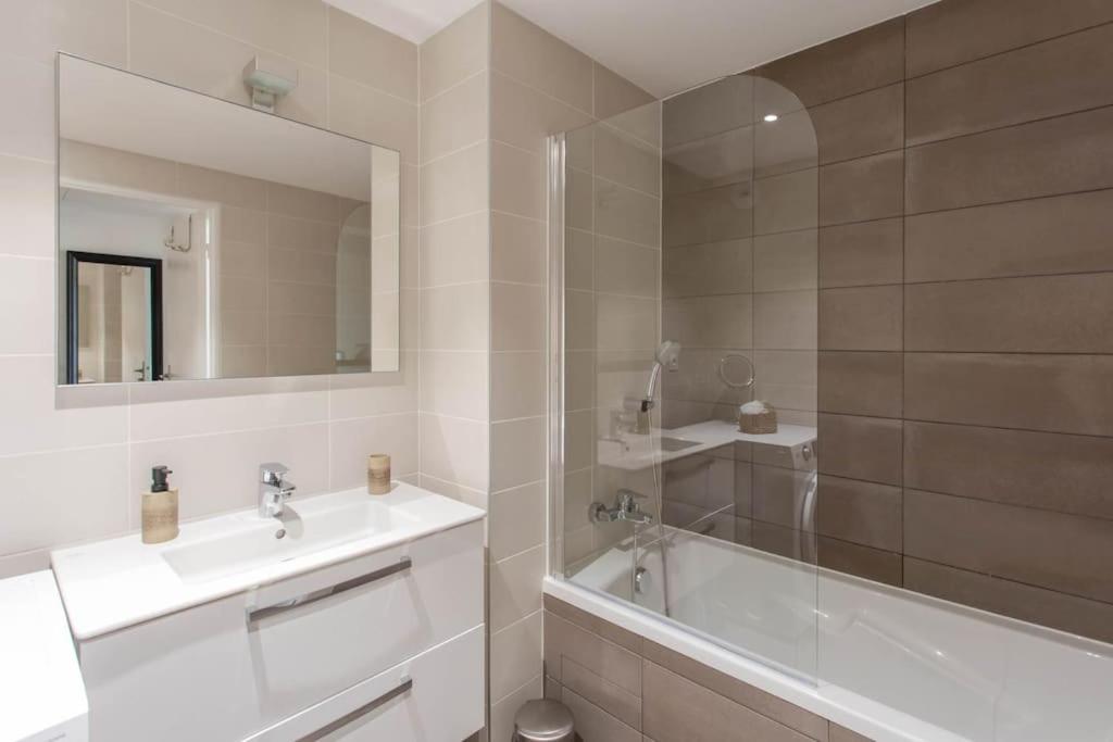 Apartmán A7- 2 Bdr Sea & Mountain View - Ac, Parking, Pool & Terrace Antibes Exteriér fotografie